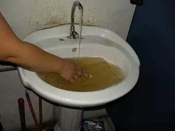 水龙头出脏水